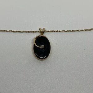 14k real gold real diamond and ónix necklace​